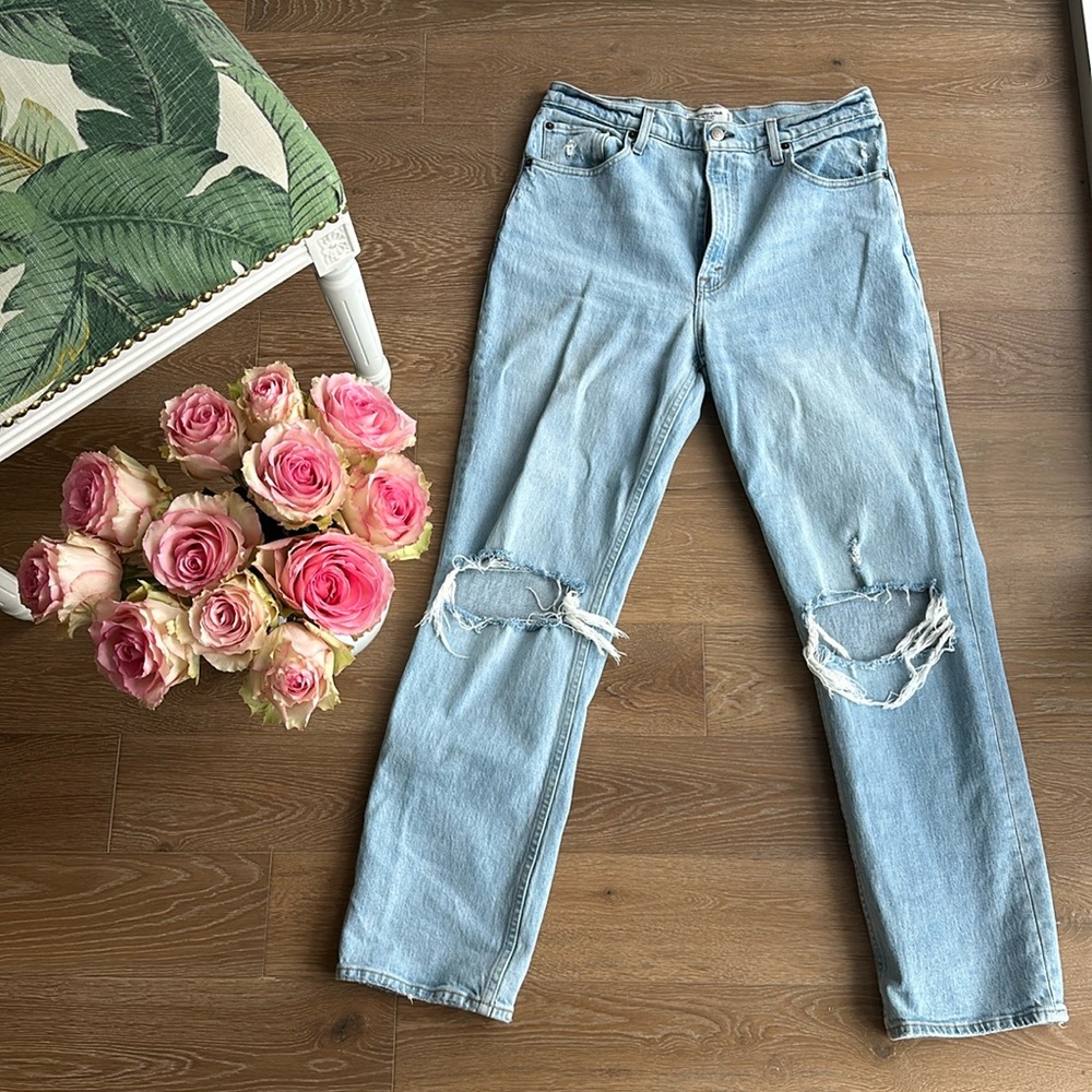 Like New A&F 90s Straight Ultra High Rise Jeans - Light Denim Destroyed